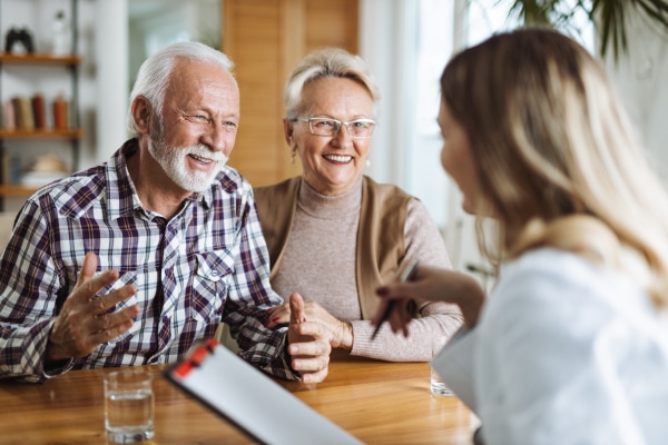 patients talking in hospice room