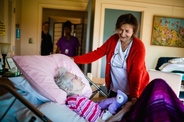 patients talking in hospice room
